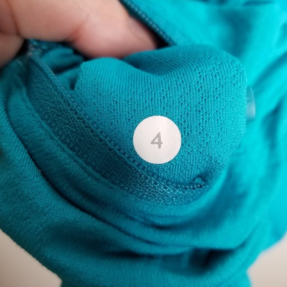 PICK 3 FOR $20 Lululemon Reflective Blue Running Tank Top Shirt Size 4 - Picture 6 of 6